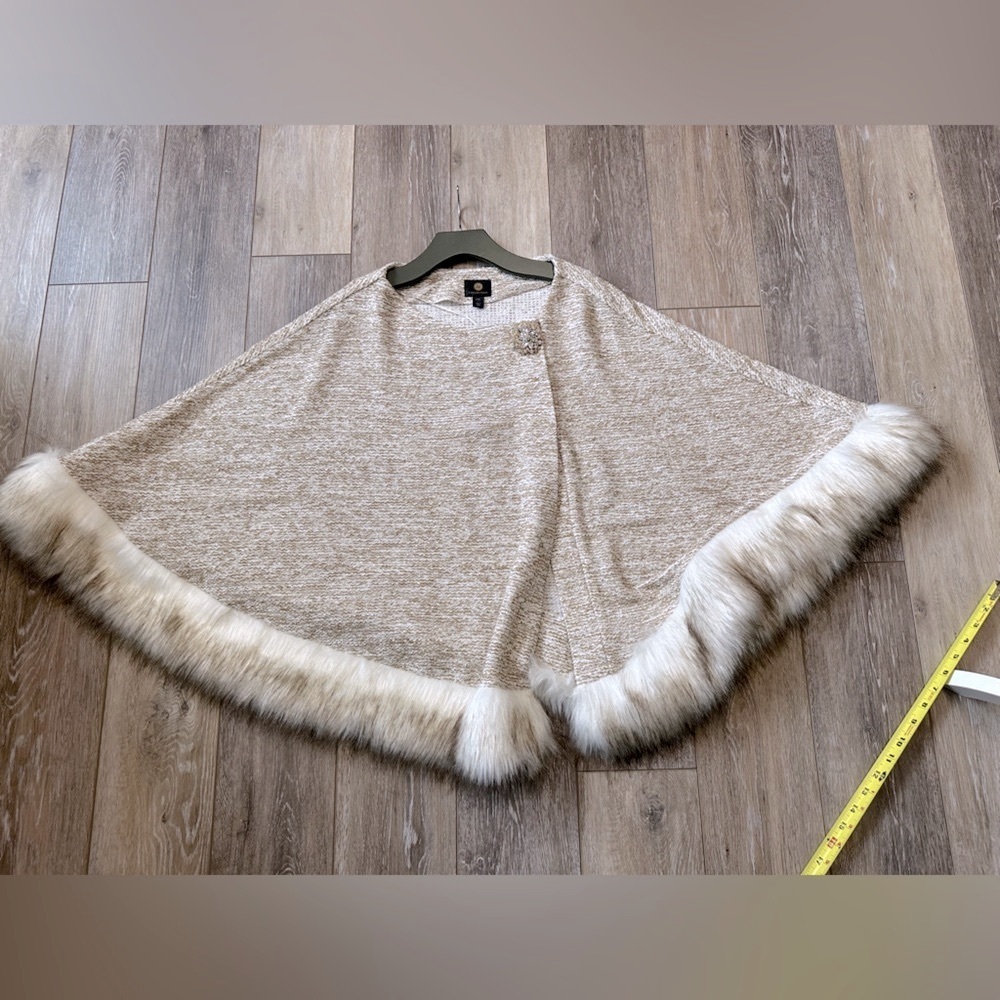 #3) NWT. JM Collection Stunning women’s Topper with brooch  L/XL oatmeal color - Picture 10 of 10